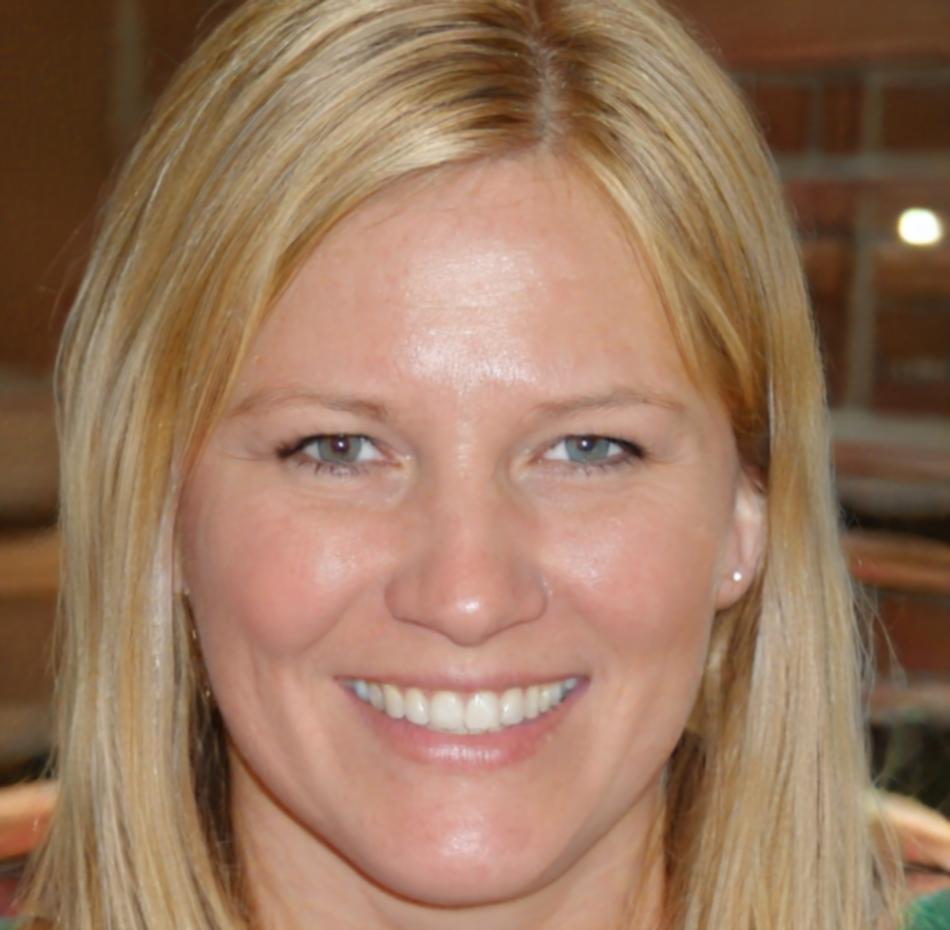 Estudiante de yoga nocturno compartiendo su experiencia